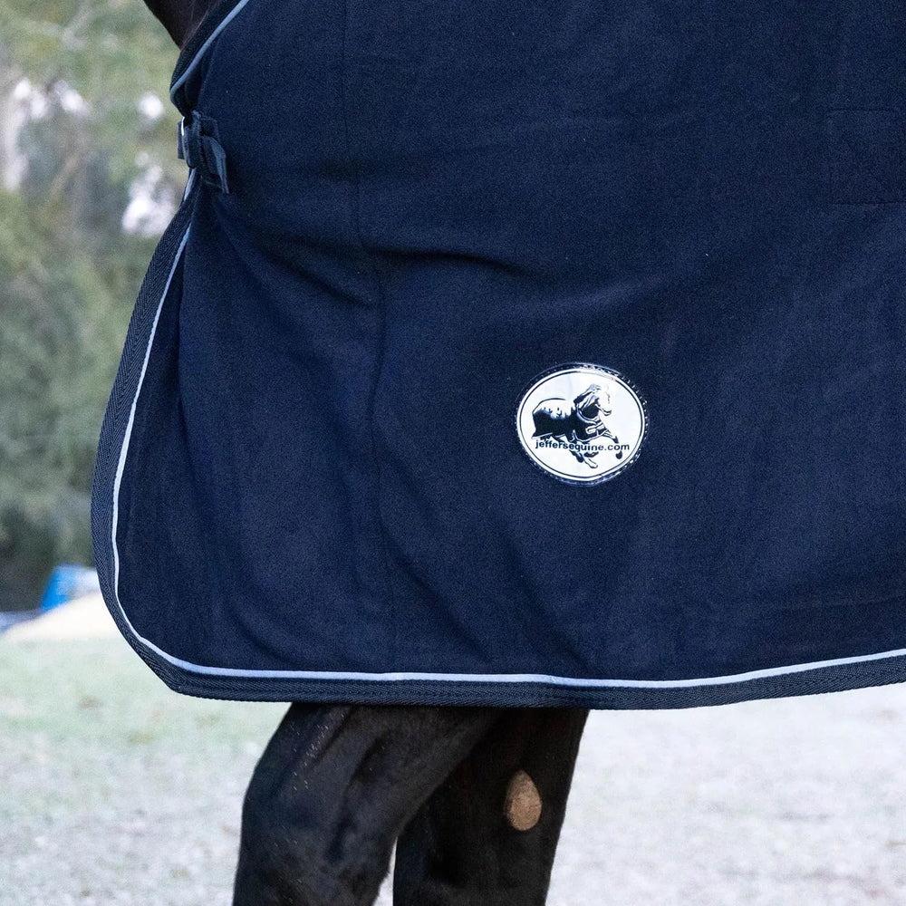Jeffers Elite Équine couverture polaire en déplacement, idéale pour le transport du cheval.