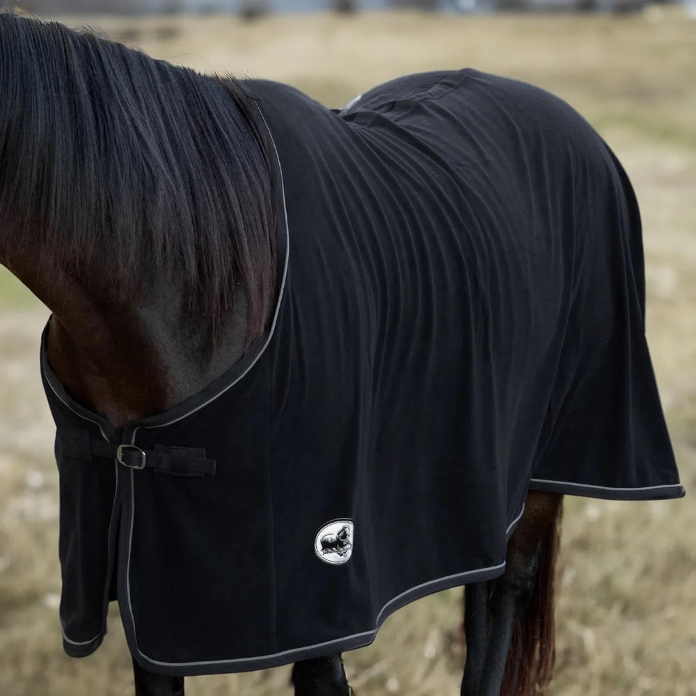 Légère et pliable, couverture Jeffers Elite se range facilement en sellerie.