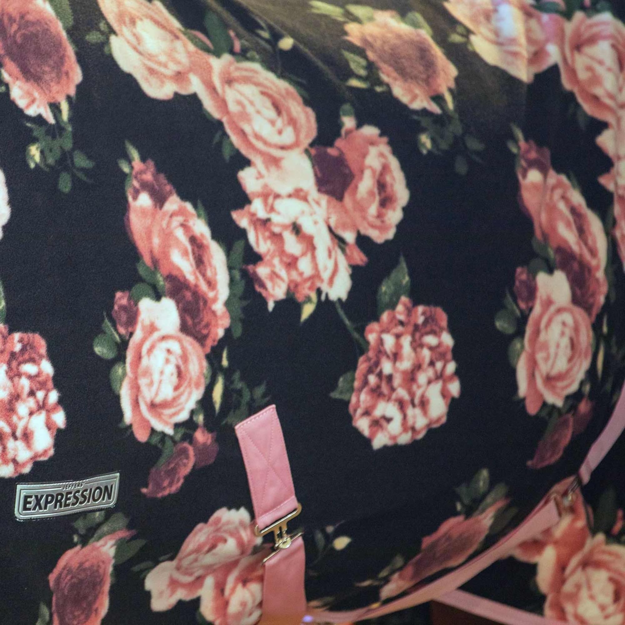 Jeffers Expression motif jardin-roses couverture cheval élégante et durable.
