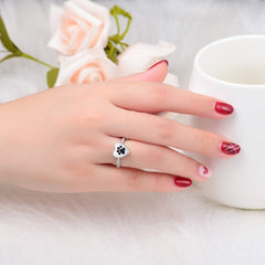 Détail de fermeture scellée sur la bague Jinlou pour préserver les éléments intérieurs.