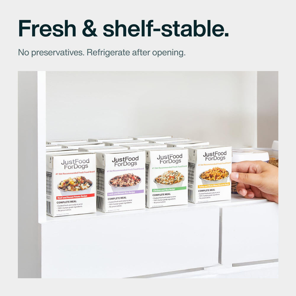 JustFoodForDogs Pantry Fresh emballage stable sur étagère pratique en voyage.