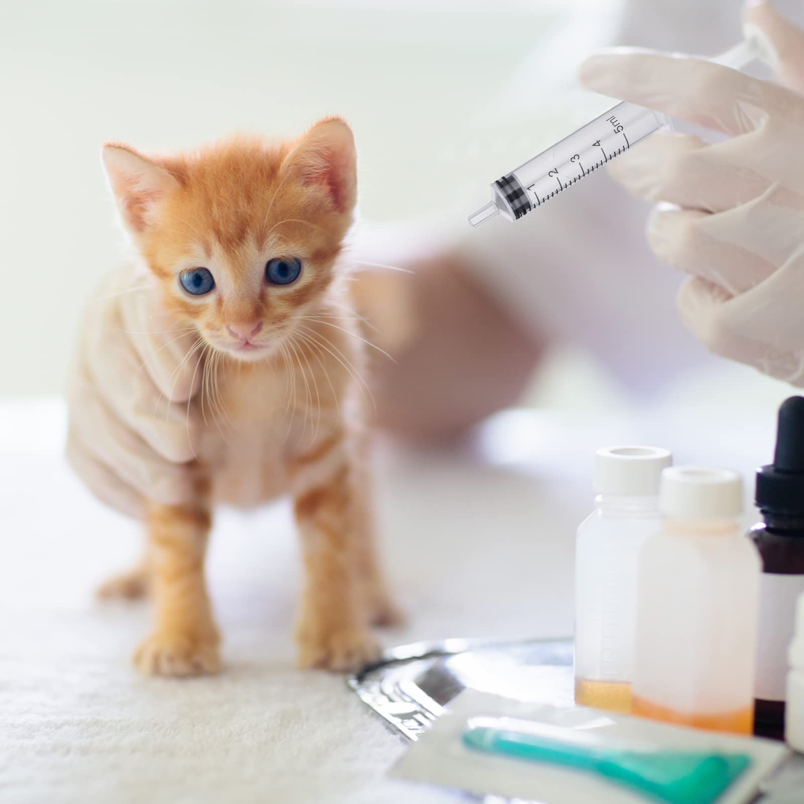 Seringue Jutom chaton 5 ml pour doser avec précision.