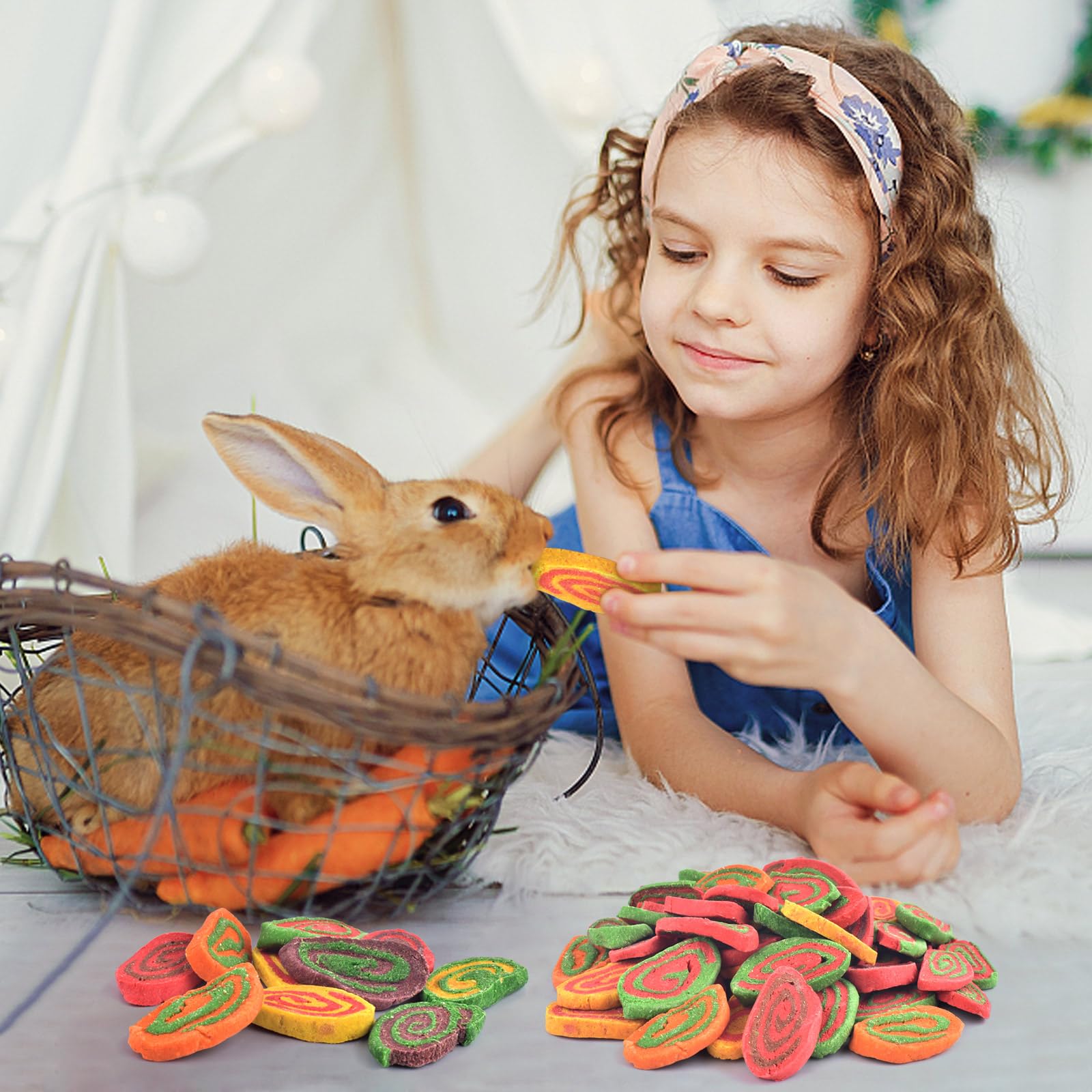 Petits rongeurs explorant les friandises KATUMO pour stimulation et goût varié.