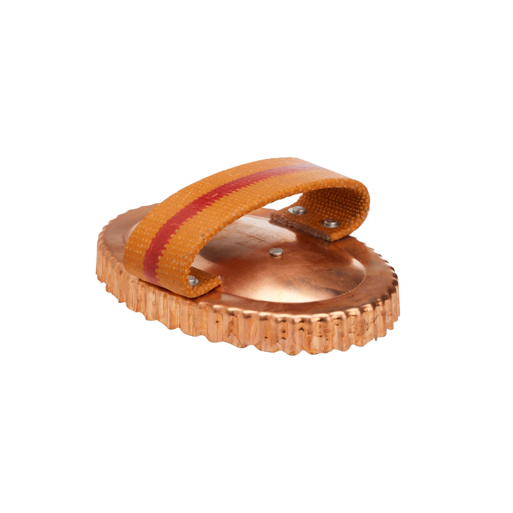 Kawell USA brosse curry cuivre, poignée ergonomique, pour un toilettage confortable du cheval.
