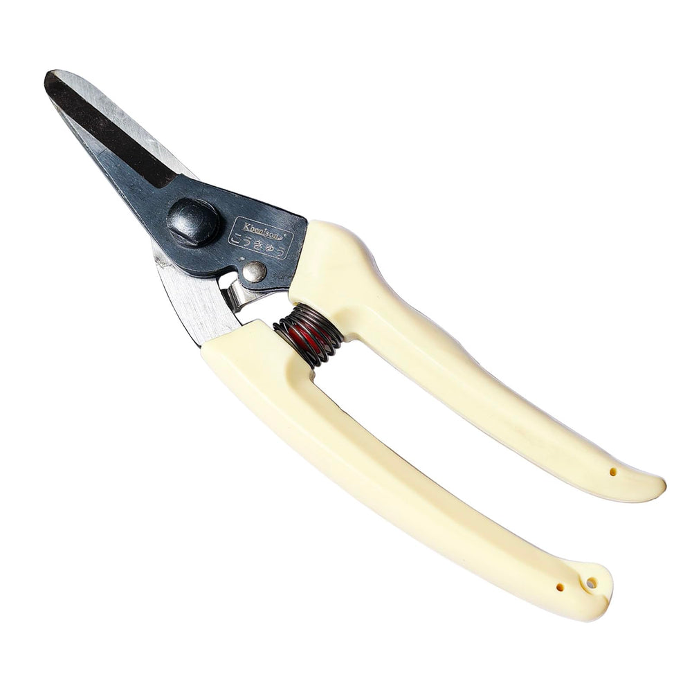 Cisailles Kbenison pour sabots chèvre, coupe précise et sûre.