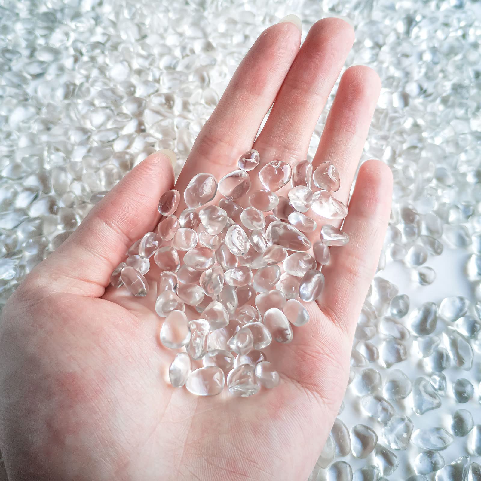 Keedolla pierres-verre-aquarium-translucides offrent un fond clair et sûr pour les poissons.