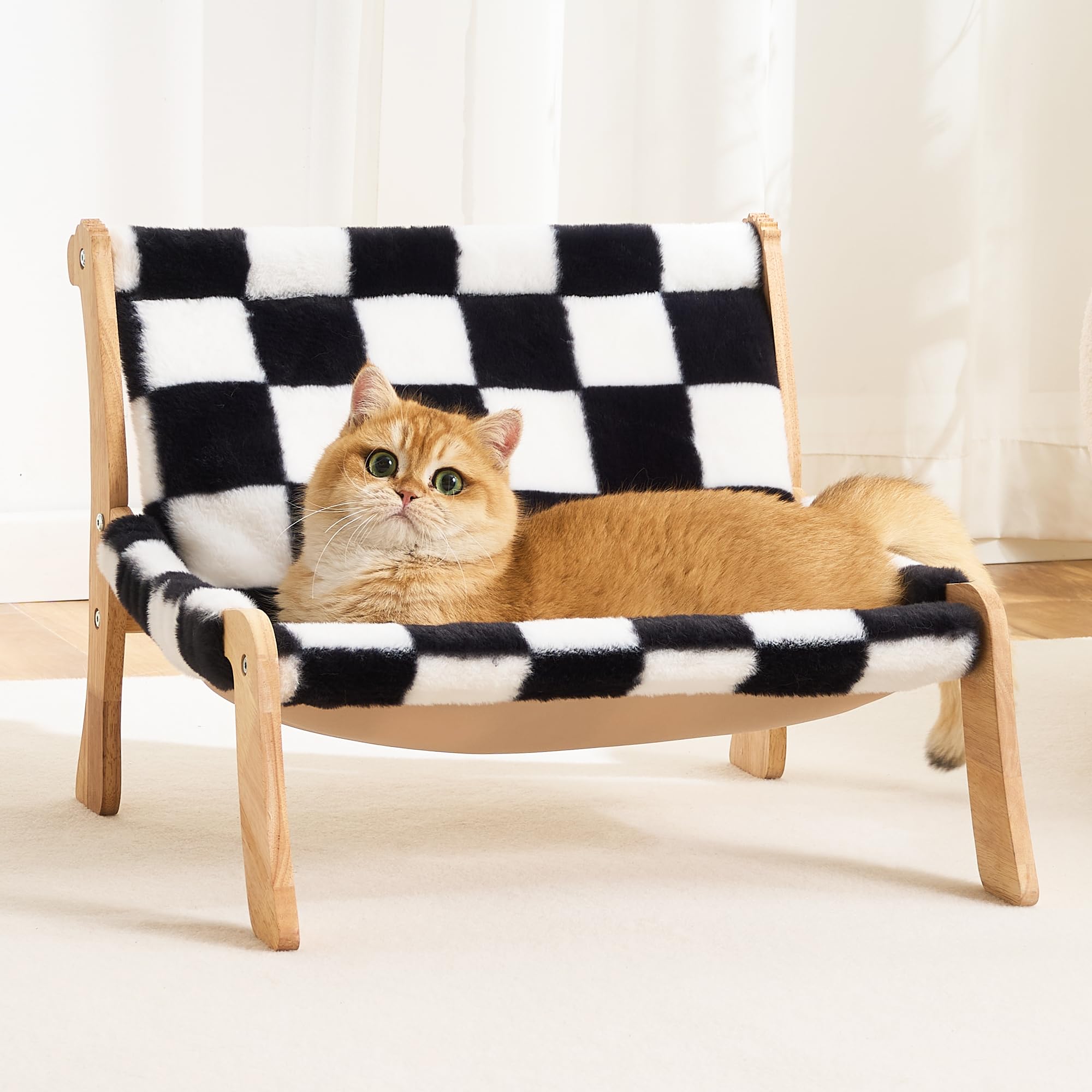 Canapé pour chat Kicari en bois massif avec surface ultra douce.