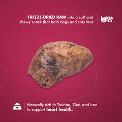 King Lou Pets: gros plan sur coeurs de poulet entiers séchés, friandise appétissante.