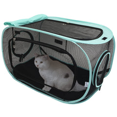 Kitty City Outdoor Kennel ouverte haut : accès rapide pour des siestes au soleil.