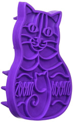 Brosse KONG pour chat – prise en main confortable et facile d'utilisation.