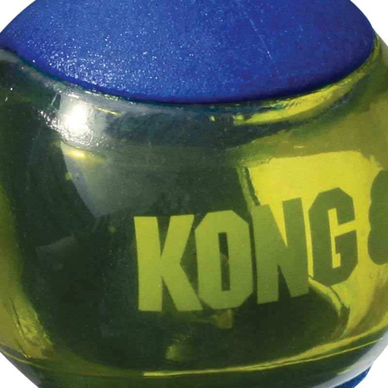 KONG Squeezz Action Ball, idéale en intérieur et extérieur, pour des sessions ludiques variées.