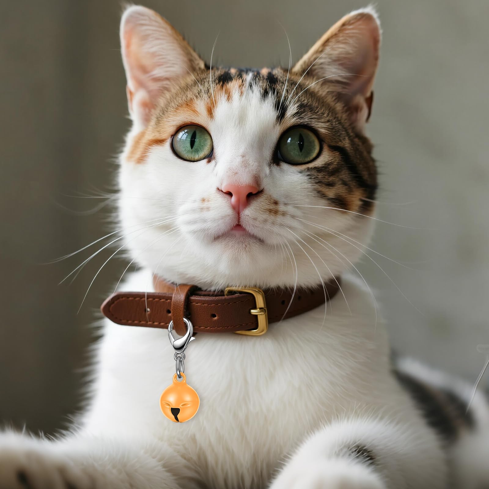 Larrel cloche pour collier chat rose, accessoire mignon et fonctionnel.