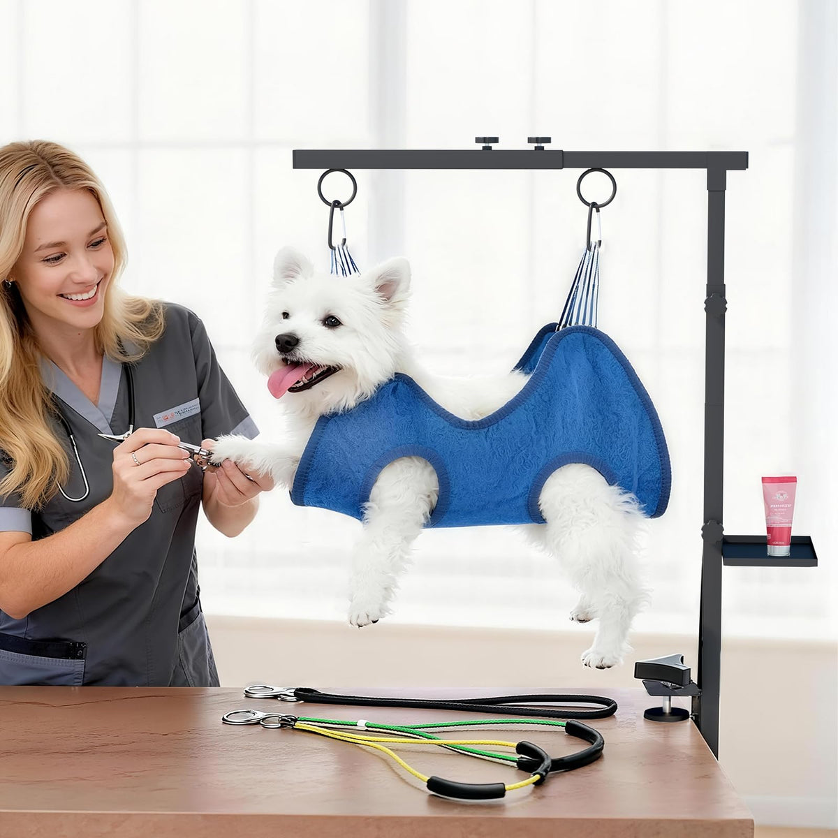 Table de toilettage Lazaluking, bras extensible, hauteur réglable pour petits et moyens chiens.