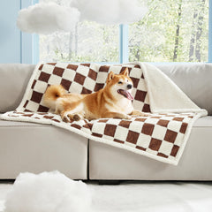 LE SURE face Sherpa douce: texture double côté cocooning ideal pour les siestes.