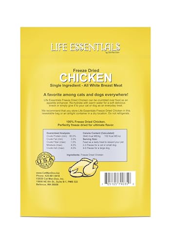 Life Essentials : texture croquante du poulet lyophilisé pour récompenses.