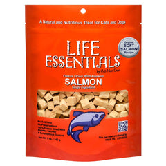 Life Essentials topper saumon réhydraté, ajoutant saveur et texture à leurs repas.