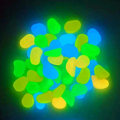 Pierres colorees luminescentes lifebestone pour aquarium, illuminent le fond sans perturber les poissons.