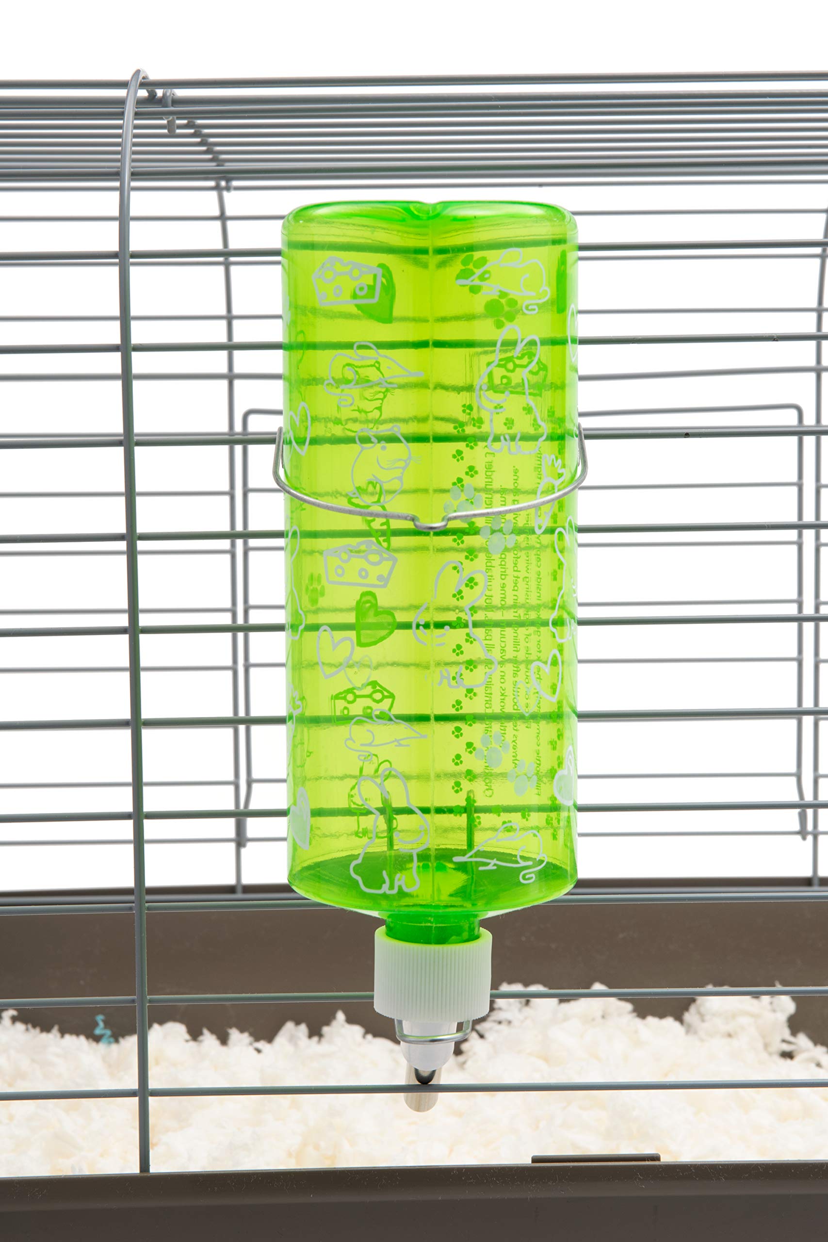 Lapin utilisant la bouteille Critter Bright, hydratation accessible.