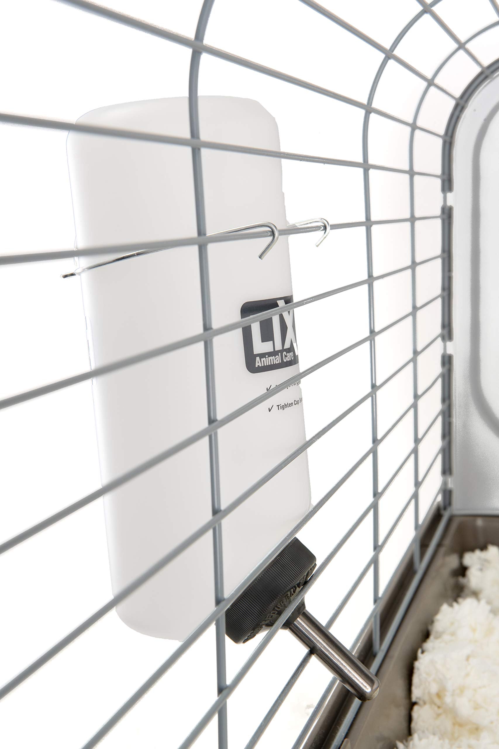 Détail du tube double bille en inox sur la bouteille Lixit.