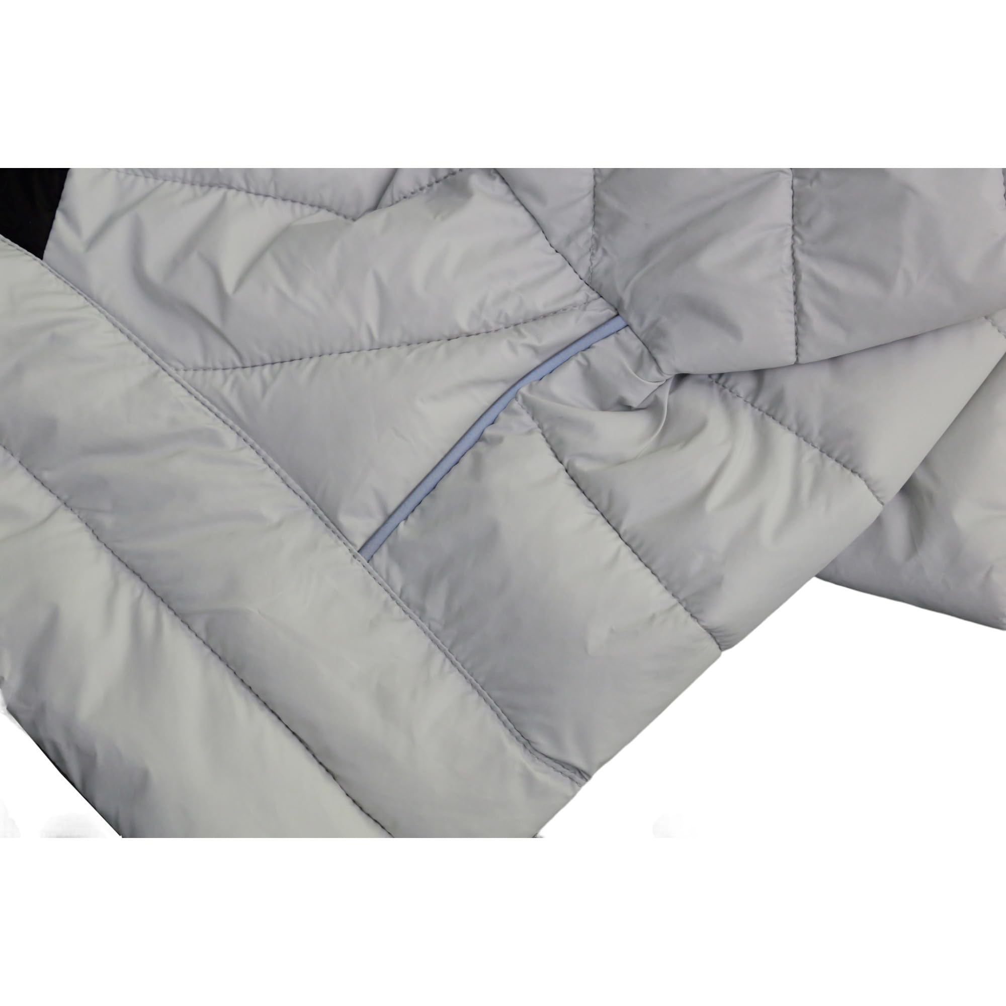 Visibilité améliorée avec bandes réfléchissantes sur le manteau chien 4 pattes nocturne