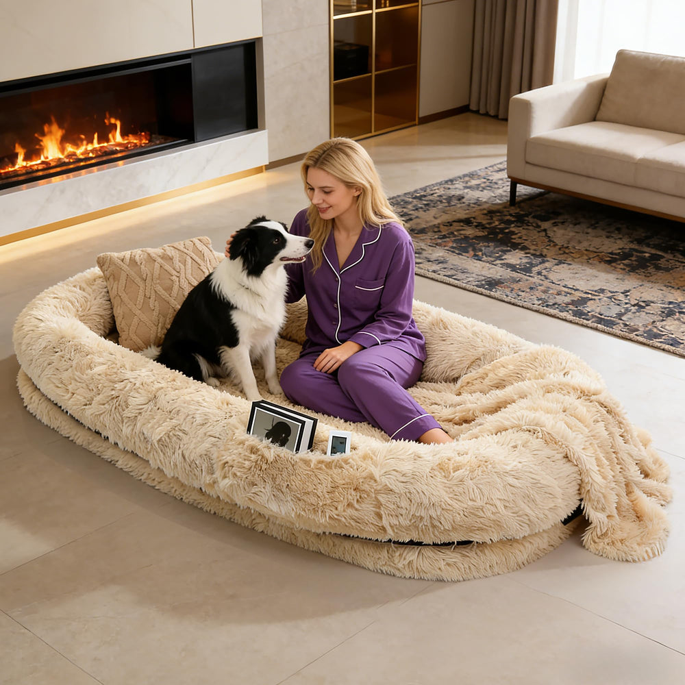 Le LOVEPals lit-humain-pour-chien en peluche longue pour chaleur et confort.