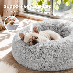 Coussinet chat Love's cabin gris, surface pelucheuse pour sieste apaisée.