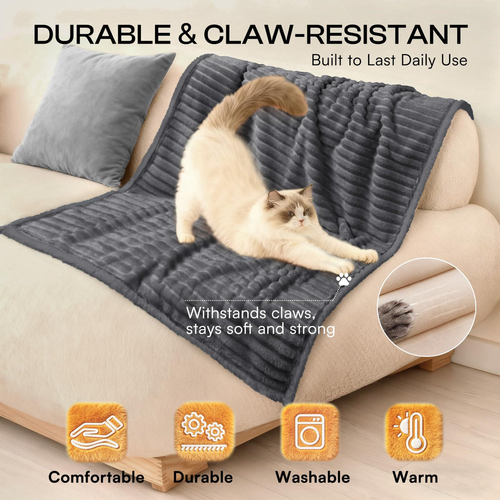 Couverture Luciphia grand format 165 x 145 cm, couvre canapé et lit pour grands chiens.