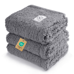 Couverture Luciphia peluche gris, petit chien et chat, douceur rassurante pour animaux.