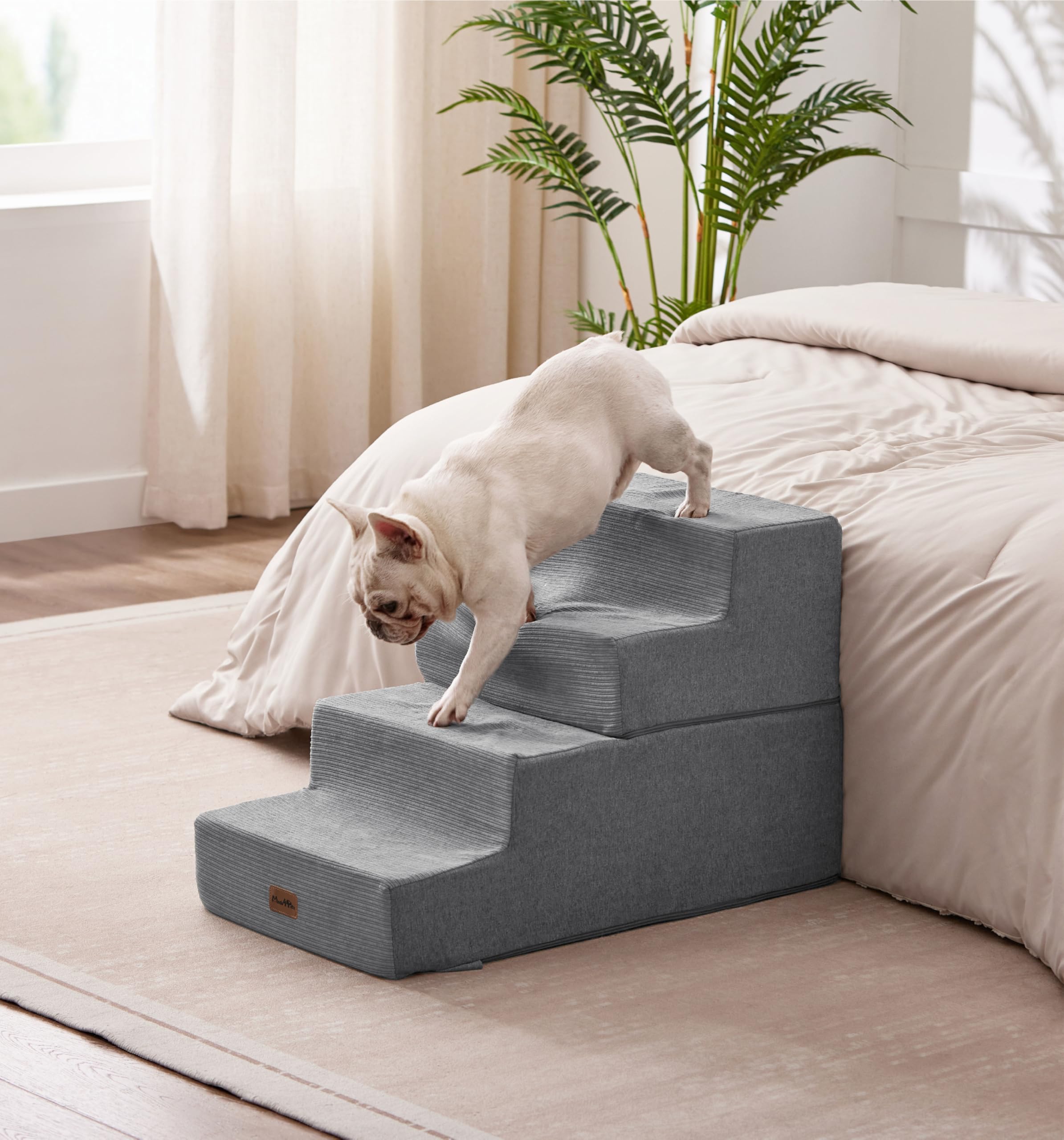 Made4Pets escalier 4-marches peut devenir lit dappoint pour sieste.