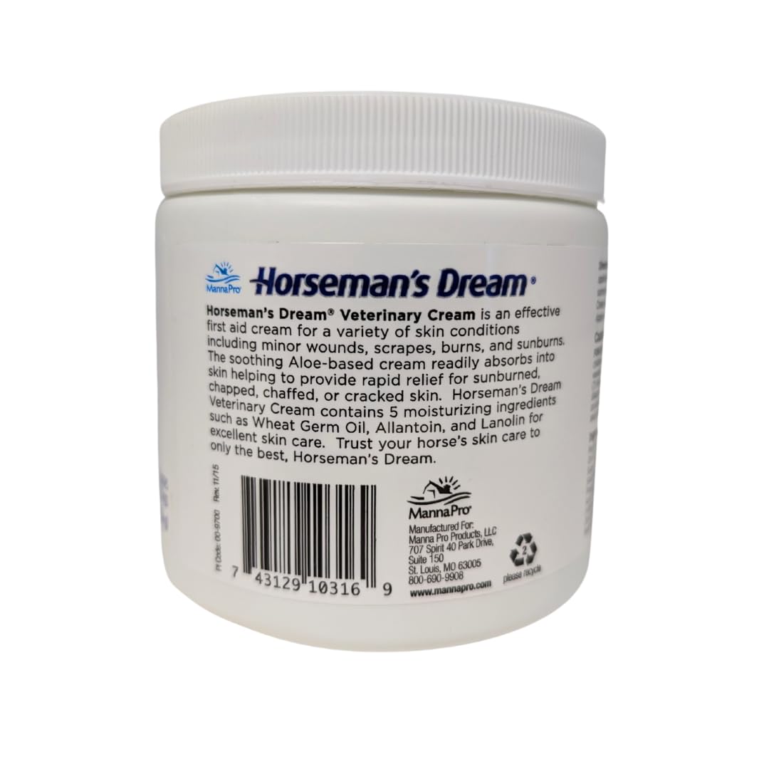 Application de la crème Corona sur le cheval pour apaiser irritations mineures.