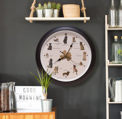 Horloge Barking Dog Clock de Mark Feldstein, design noir, capteur lumineux désactivant les sons la nuit.