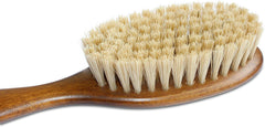 Brins de 3/4 pouce sur la brosse Mars Coat King aidant à démêler et déloger les nœuds
