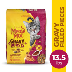 Texture croustillante des croquettes Meow Mix Gravy Bursts avec poches de gravy.