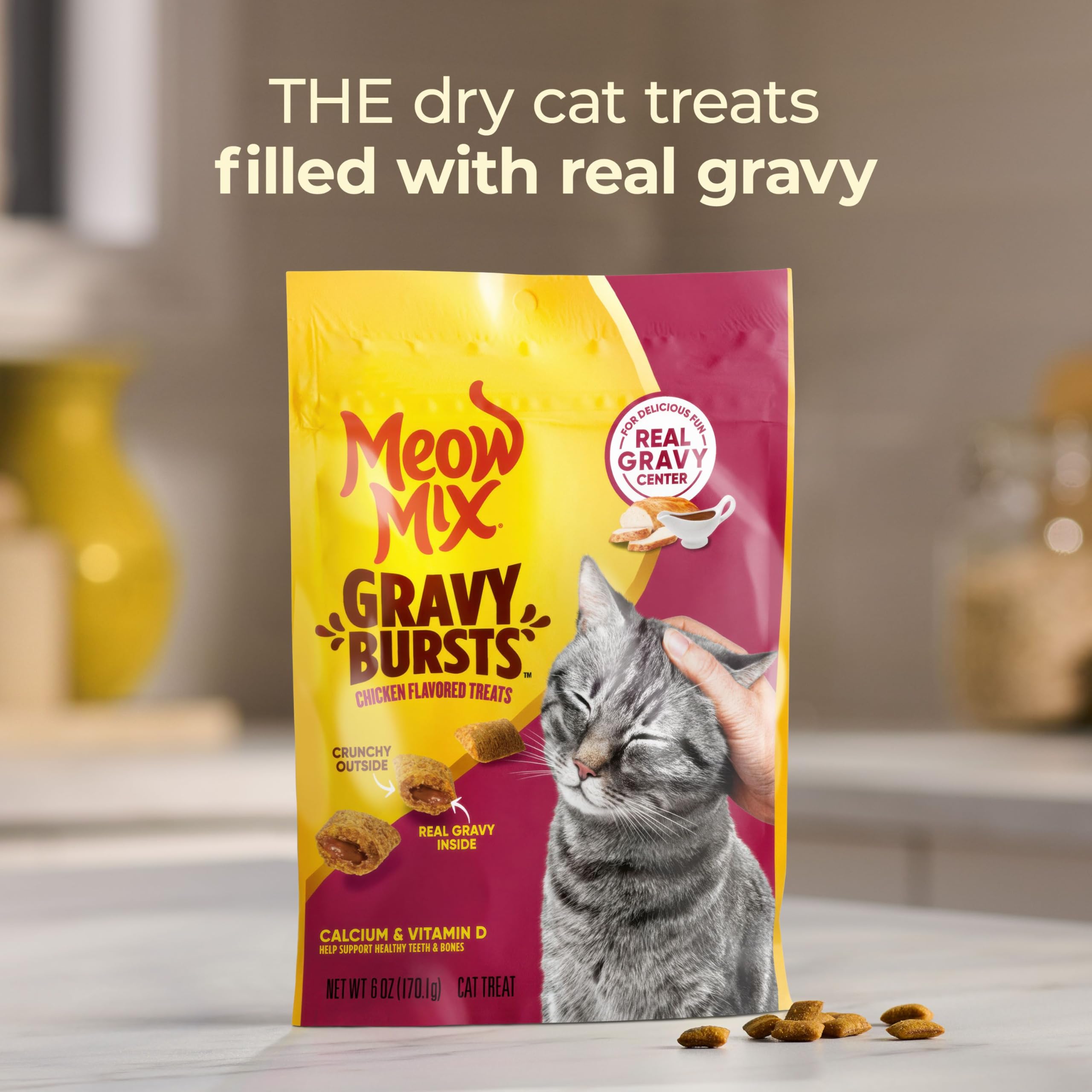 Meow Mix Gravy Bursts : texture croquante et pratique, pack de cinq sachets.