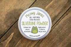Poudre Meowy Janes Silver Vine sur jouets pour stimuler l'activité féline.