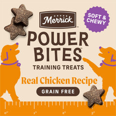 Merrick Power Bites avec poulet réel comme ingrédient principal pour récompenser le chien.