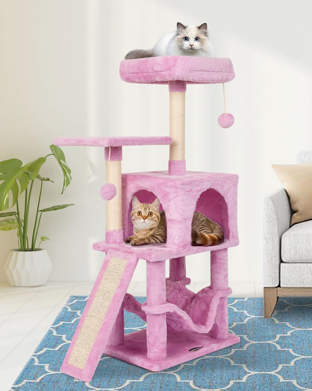 MIAO PAW arbre à chat rose avec hamac, idéal pour les siestes en hauteur.
