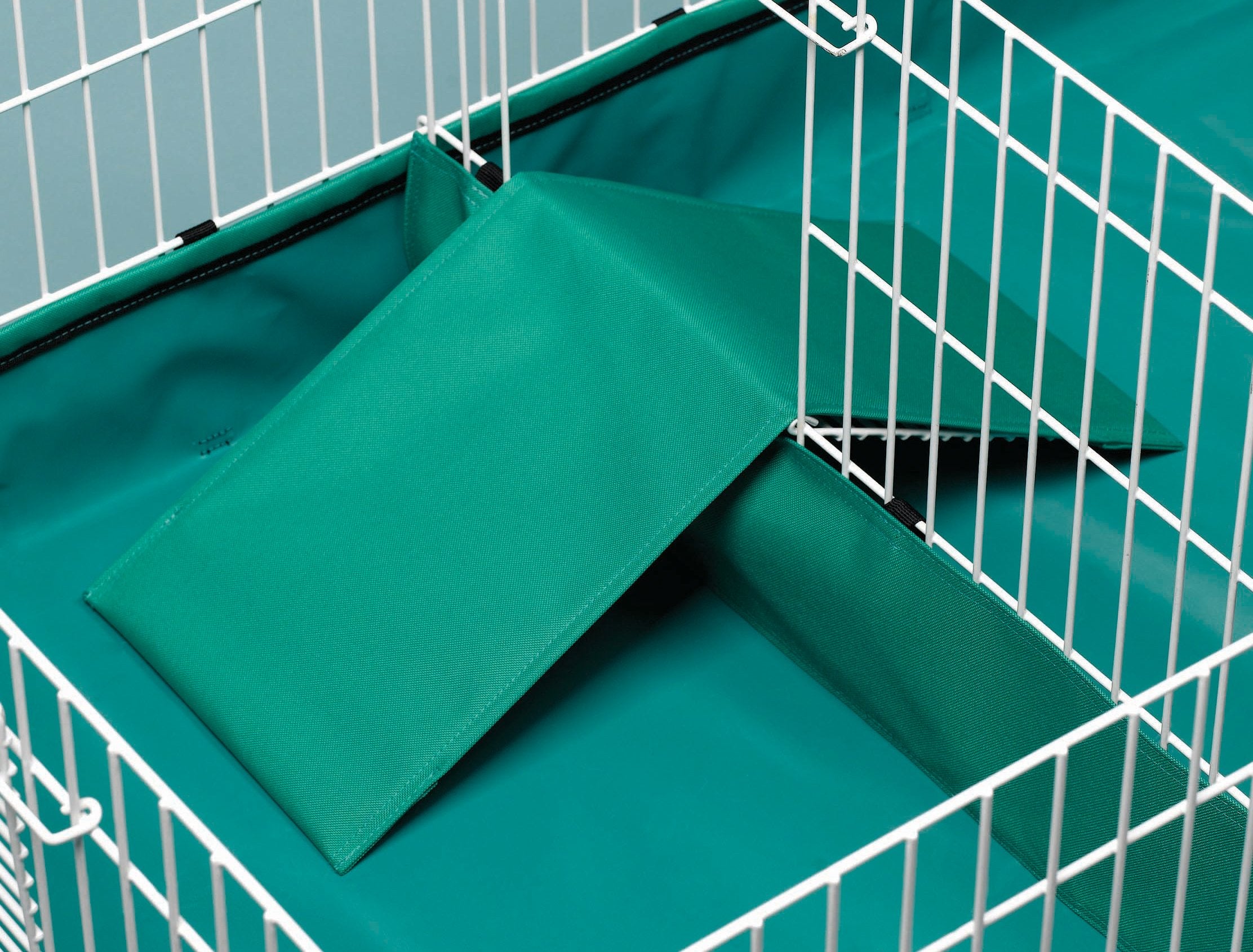 MidWest Homes for Pets base-pvc-ligne assure stabilité et durabilité