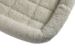 Nettoyage facile en machine du lit QuietTime XS en polaire blanche.