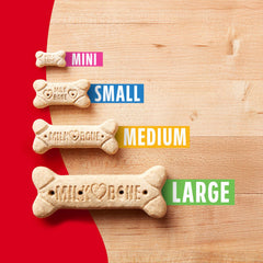 Chien de grande taille profitant des biscuits Milk-Bone Original.