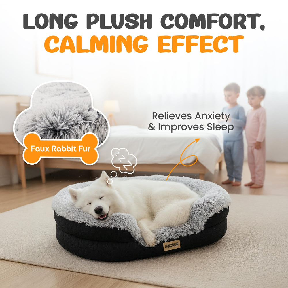 Gros plan sur le tissu peluche Miorun gris, douceur et qualité.