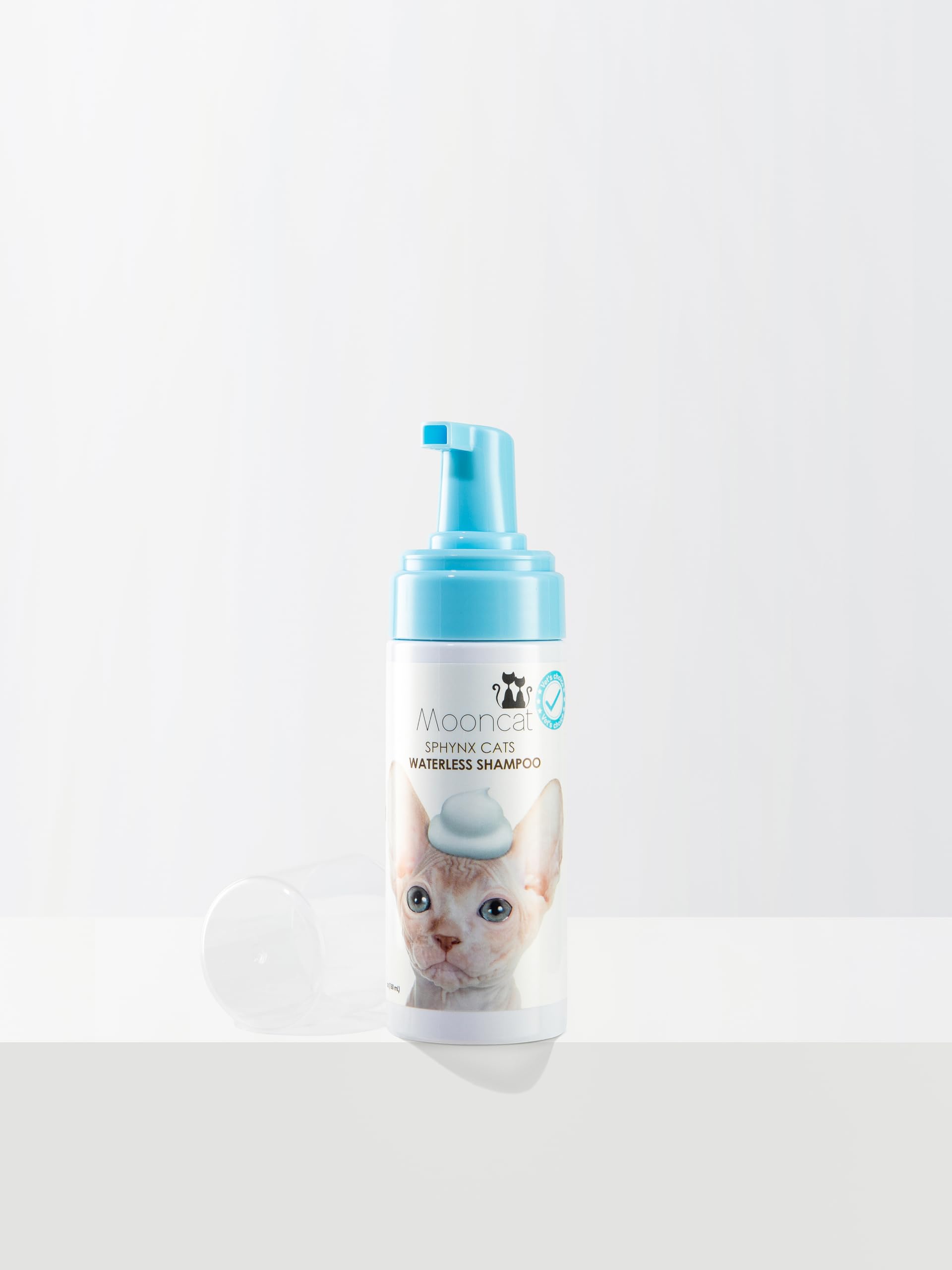 Mooncat Shampoing Sphynx sans eau, doseur pratique facilitant l'application.