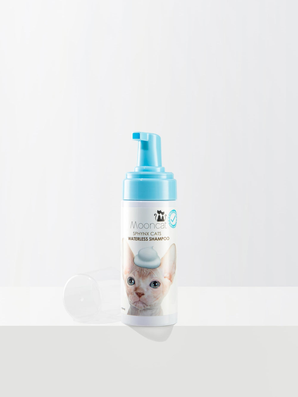 Mooncat Shampoing Sphynx sans eau, doseur pratique facilitant l'application.