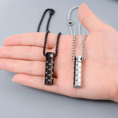 Pendentif MOROTOLE urne chien avec zirconia pavé, élégance durable.