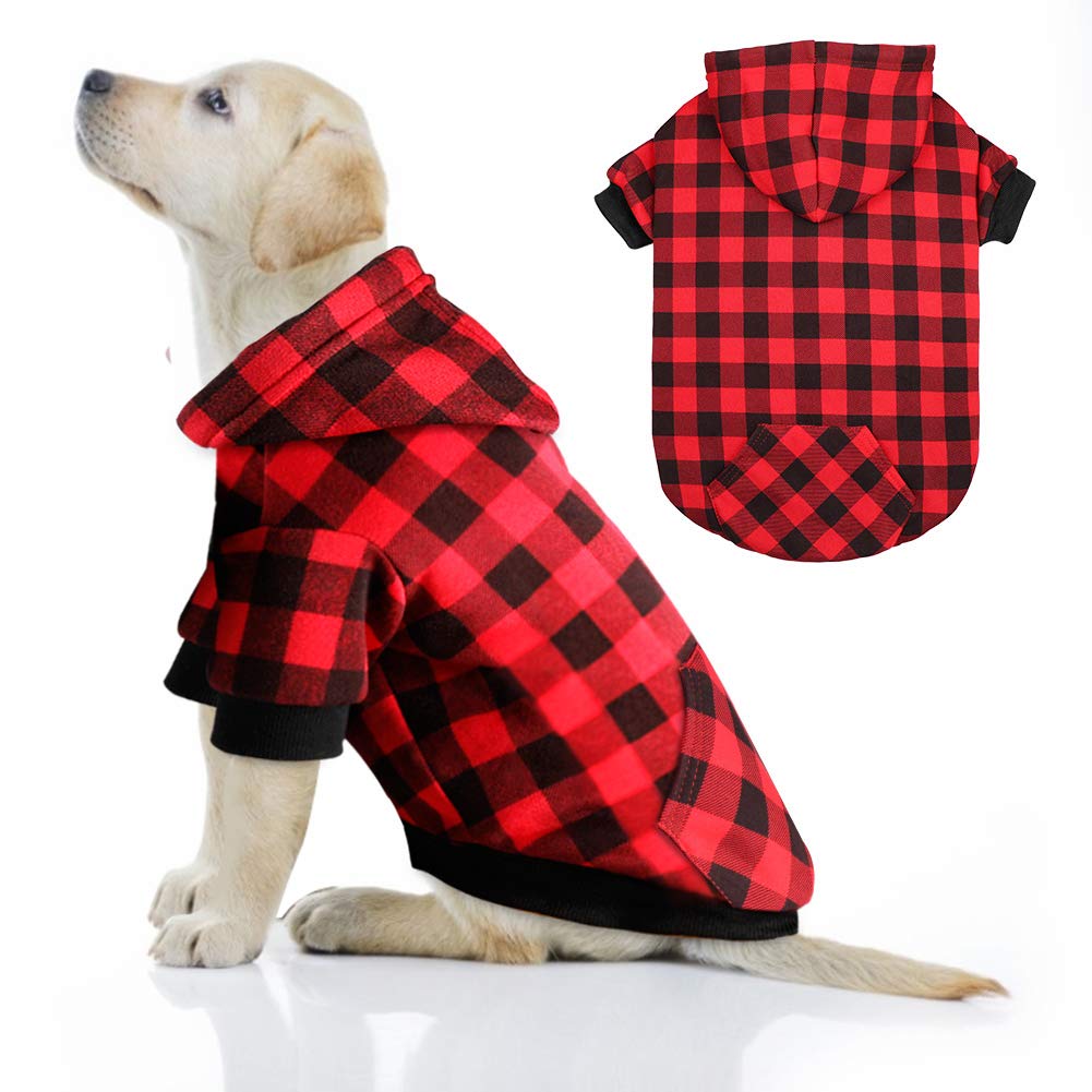 Hoodie Mtliepte pour chien à carreaux rouges, vue avant, style tendance et confort.