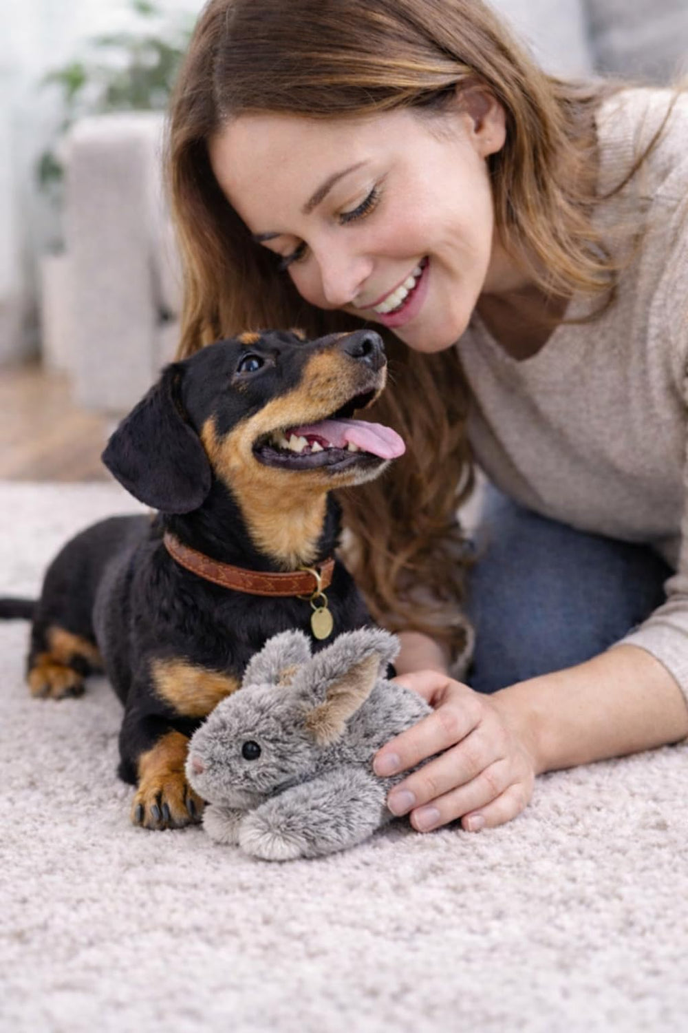 Multipet Thumperz lapin peluche coutures renforcées et durable.