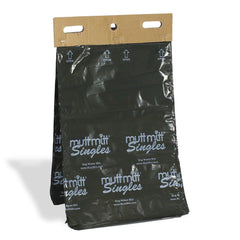 Main utilisant un sac Mutt Mitt pour ramassage sûr et rapide