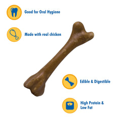 Chien mâchant un os N-Bone au goût poulet