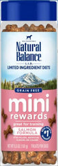 Natural Balance Mini Rewards saumon, texture moelleuse, idéal pour des friandises quotidiennes.