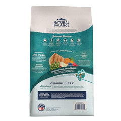 Croquettes Natural Balance Original Ultra Indoor poulet et saumon, idéales pour l'énergie quotidienne du chat.